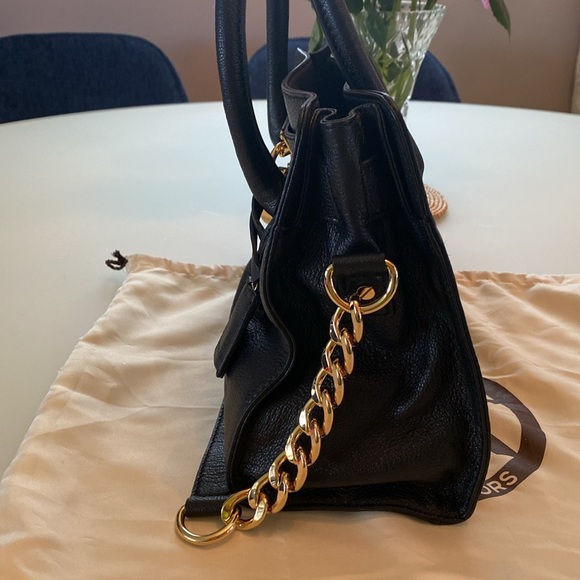 Michael Kors midsize carryall in black - Picture 4 of 8